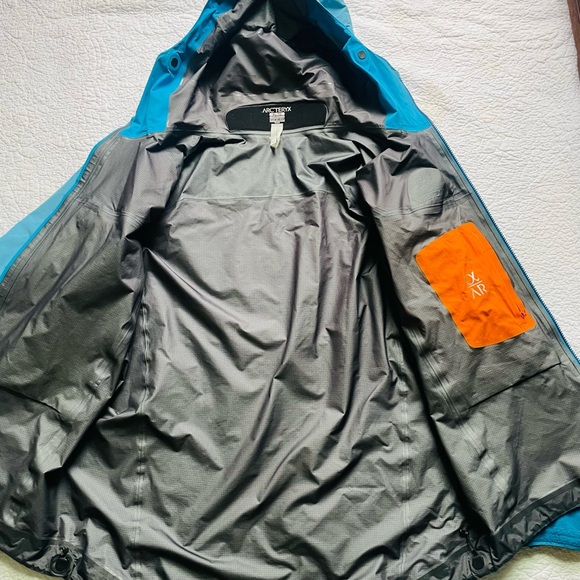 Arcteryx Alpha AR Gortex Pro Blue Gradient Color - Picture 13 of 16